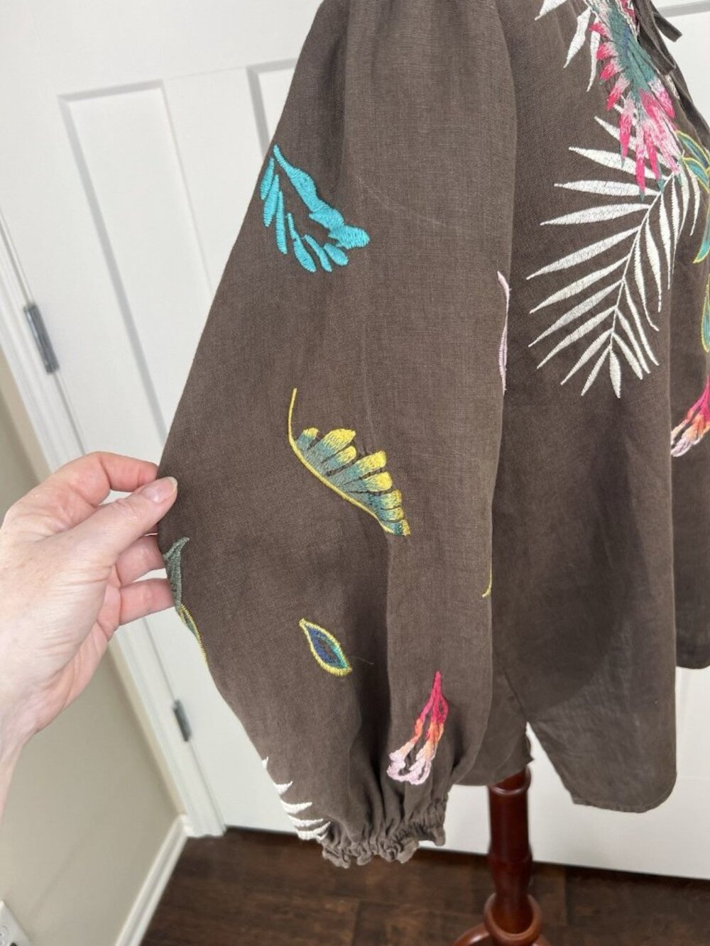 Johnny Was Kahluhi Linen Peasant Blouse L Brown Embroidered Boho Tie Neck Top - Picture 10 of 12
